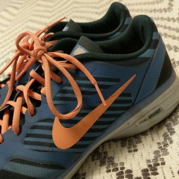 Nike Tennis Shoes - Picture 8 of 9